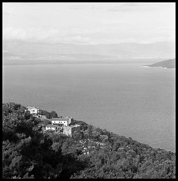 VI_FoN_66-157_06.jpg - xxx. A háttérben Fiume, jobbról a Cres sziget sarka lóg be.