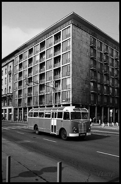 VI_FoN_15-05_27.jpg - József Attila utca. A VEKE által szervezett nosztalgia buszos menet.
