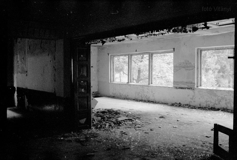 VI_FoN_05-08_06_b_v.jpg - 1995 tavaszán. Az ebédlő