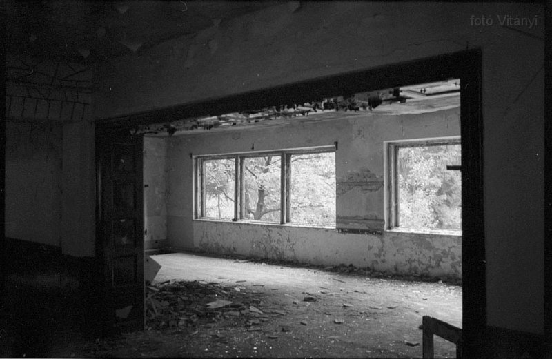 VI_FoN_05-08_07_b_v.jpg - 1995 tavaszán. Az ebédlő