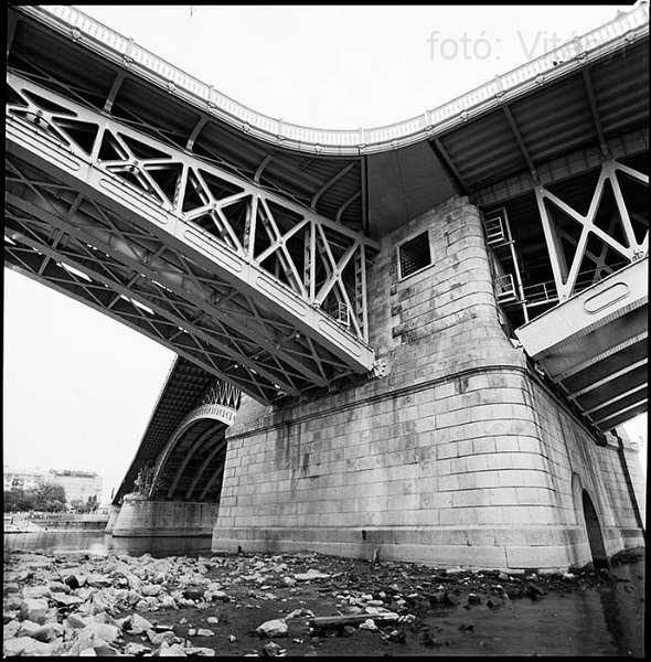 VI_FoN_66-166_12_b.jpg - Na persze filmre is megcsináltam. (Ilford FP-4, a retró jegyében R-09-cel hívva. ORWO NP-15-re lett volna az igazi fényképezni!)